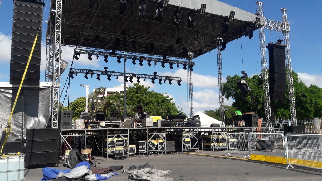 Preparan escenario para concierto de Fito Páez
