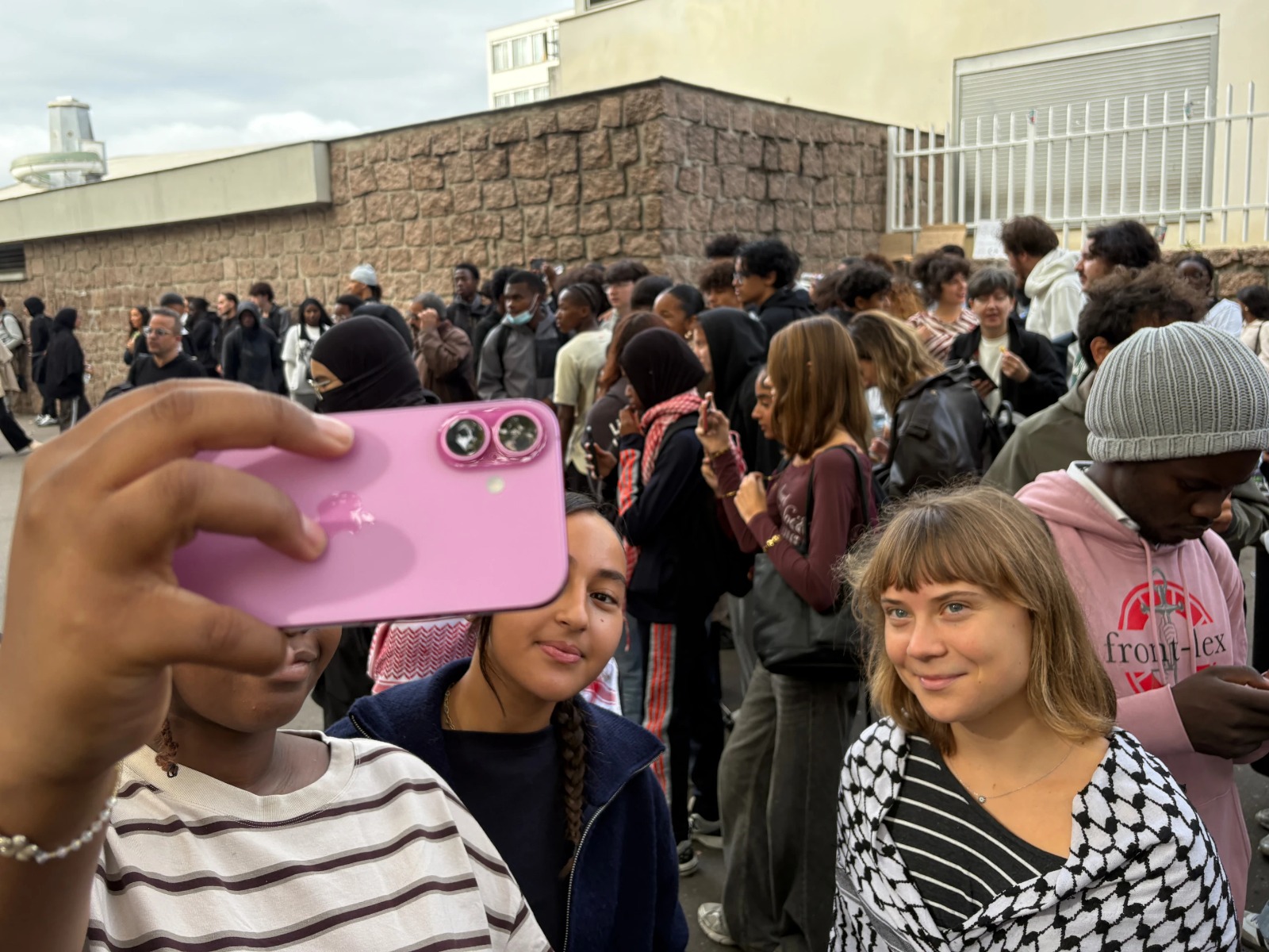 ''¡Somos el futuro!'': las protestas estudiantiles regresan a las calles de Francia con el apoyo de Greta Thunberg