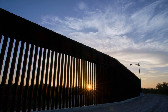Juez permite continuar obra de muro fronterizo en Texas pese a demanda