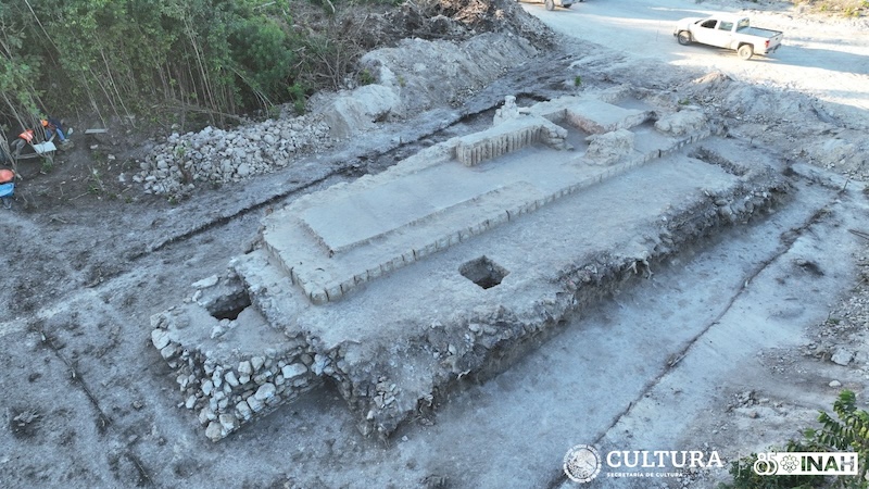 INAH logra conservar milenarias banquetas policromadas, descubiertas en obras del Tren Maya en QRoo