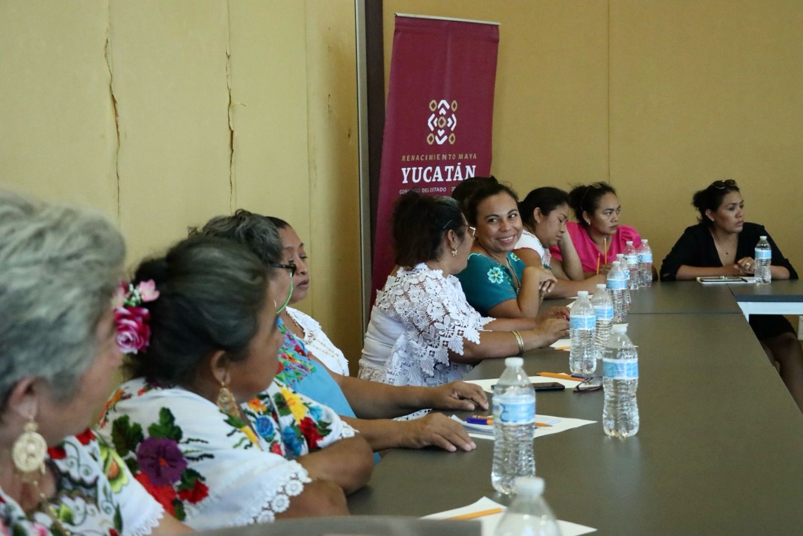 Bordadoras de Yucatán analizan estrategias para preservar arte textil maya con respaldo de la Unesco