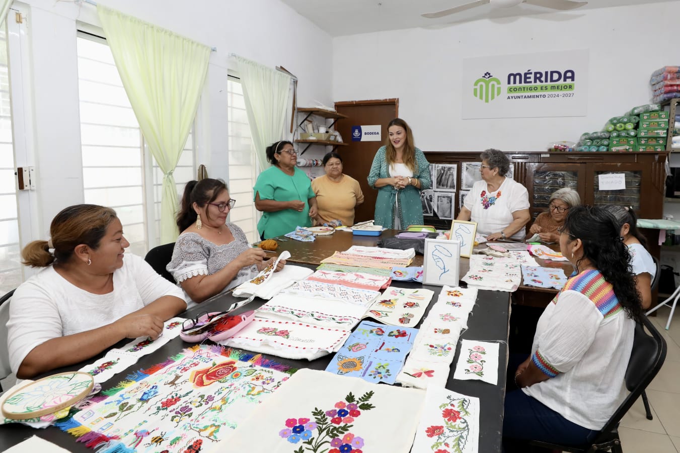 ''Bordando contigo es mejor'', programa que apoya a emprendedoras de la industria textil en Mérida
