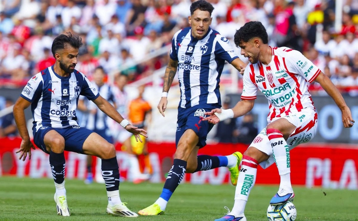 Necaxa hace valer su localía y consigue agónico triunfo por 2-1 frente a Monterrey