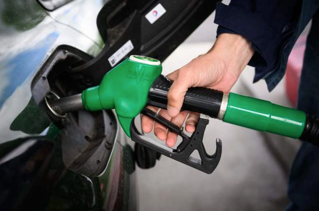 Gobierno de México y gasolineros fijan tope a precio del diésel de 28 pesos por litro