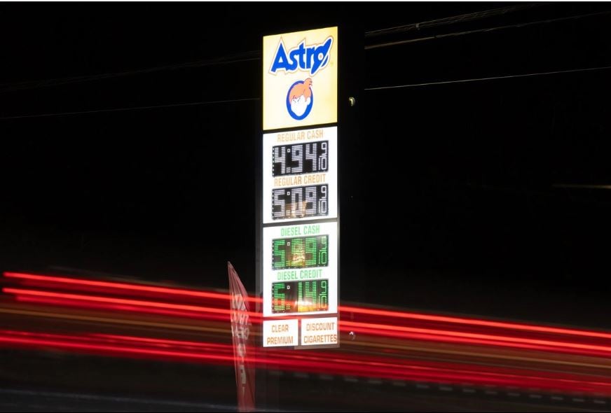 Sube gasolina en Estados Unidos a 4.23 dólares, máximo nivel en lo que va de la guerra con Irán