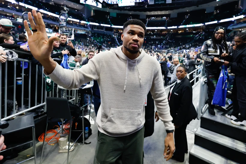Los Bucks deben seguir adelante tras cambiar al ícono Giannis Antetokounmpo
