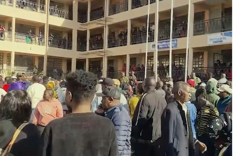 Mueren 16 niñas y resultan heridas casi 80 por un incendio en un internado en Kenia