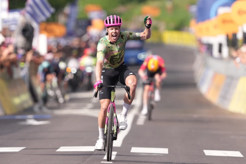 Valgren arrasa y logra su primera victoria de etapa en el Giro; Vingegaard mantiene el liderato general