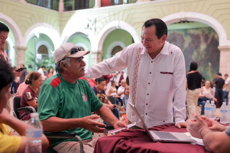 Yucatán: Gobernador Díaz Mena escucha y atiende a ciudadanos en las Audiencias con el Pueblo