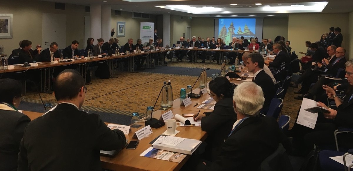 En Bonn, Batllori destaca biodigestores en sector porcícola