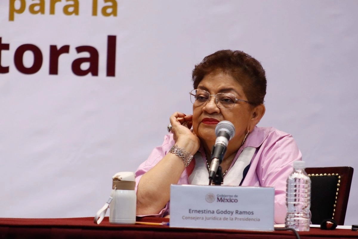 Ernestina Godoy queda al frente de la FGR tras renuncia de Gertz Manero
