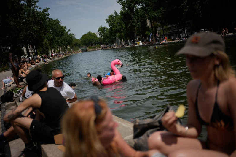 Francia registra 40 muertes por ahogamiento durante ola de calor histórica