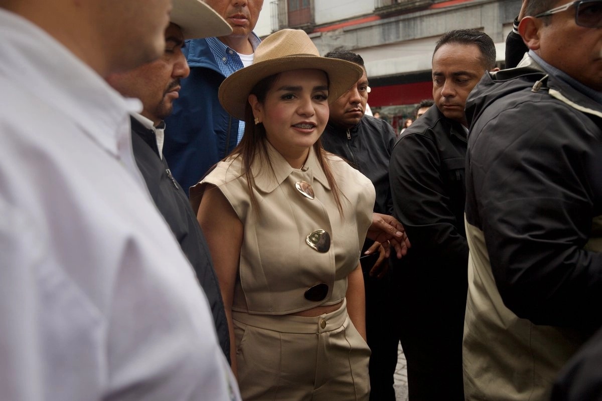 Fiscalía de Michoacán vuelve a exigir a Grecia Quiroz entregar los celulares de Carlos Manzo