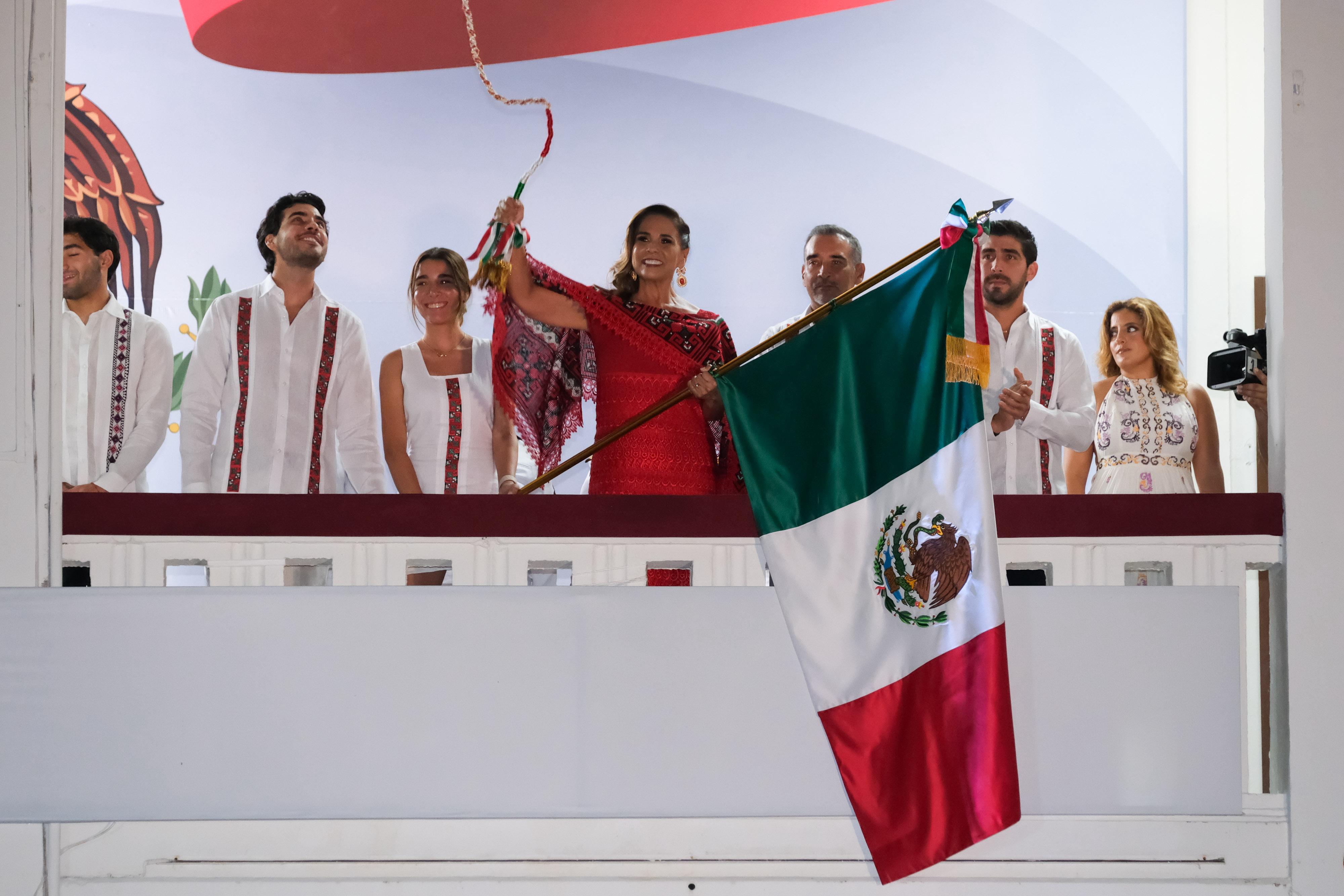 Mara Lezama celebra el 215 aniversario del Grito de Independencia junto al pueblo quintanarroense