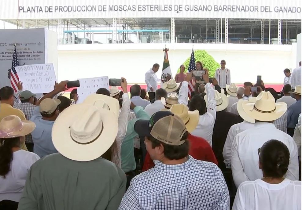 México y Estados Unidos inauguran planta en Chiapas para combatir el gusano barrenador