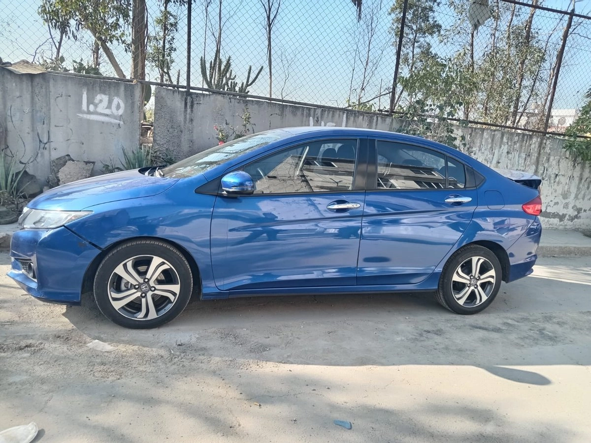 Atropellan y arrastran a motociclista en Iztapalapa; autoridades hallan vehículo abandonado en Neza