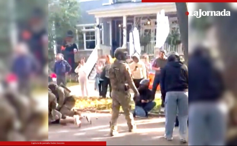 Agentes de ICE disparan gases lacrimógenos en redada migratoria antes desfile de Halloween en Chicago
