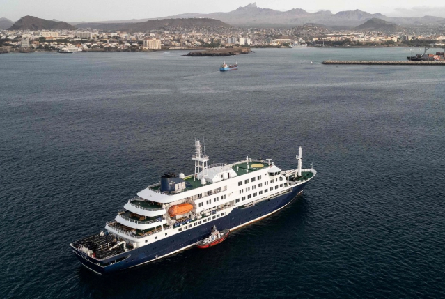 Avión que salió de Cabo Verde por foco de hantavirus llega a las Islas Canarias