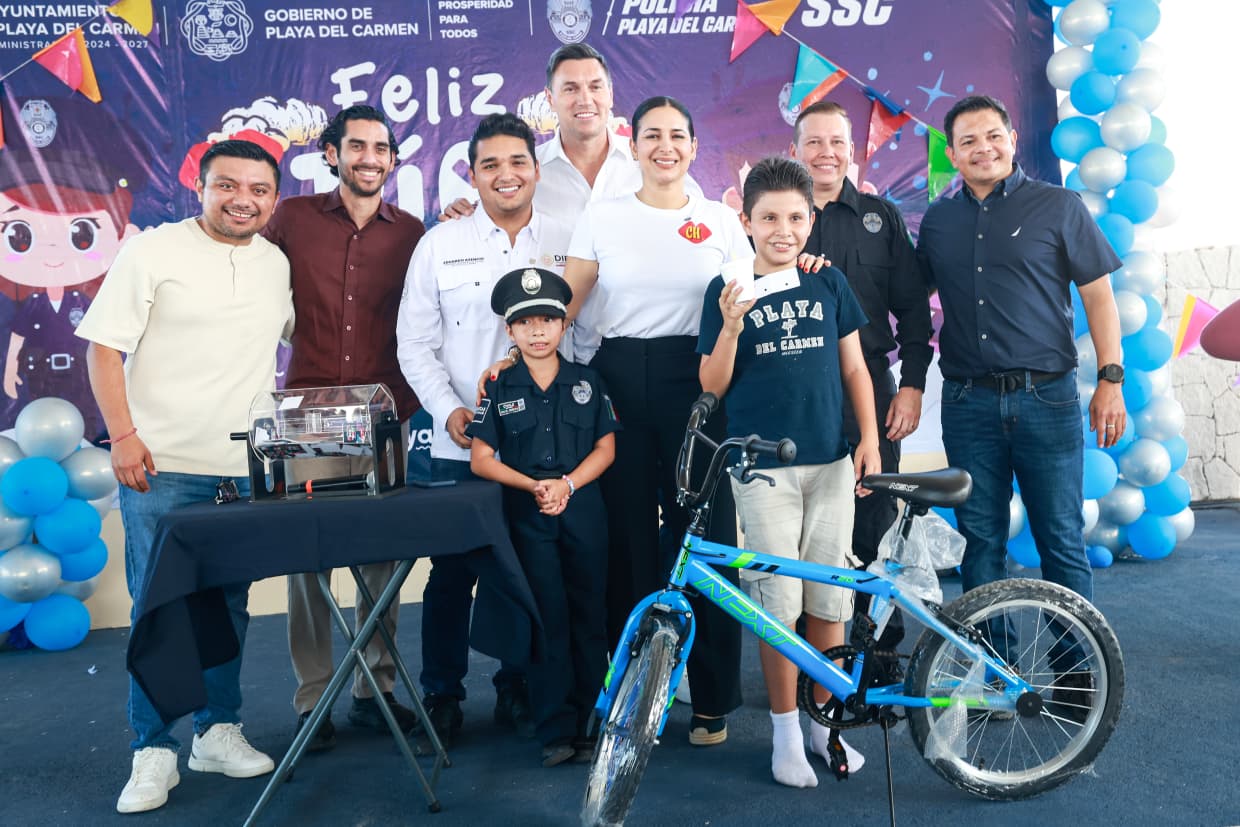 Estefanía Mercado celebra a hijos de policías en festival del Día del Niño en Playa del Carmen