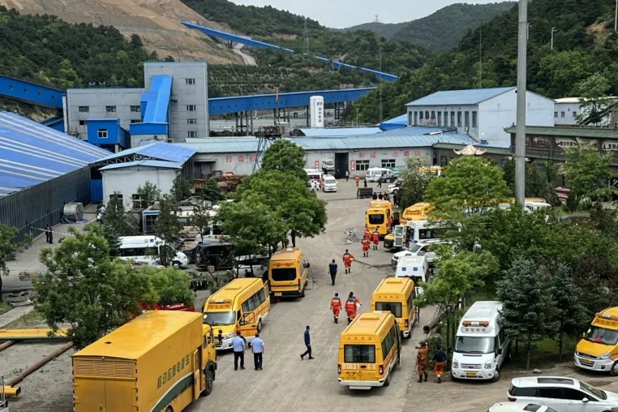 Rescatistas en China buscan a desaparecidos tras explosión en mina que deja 82 personas muertas