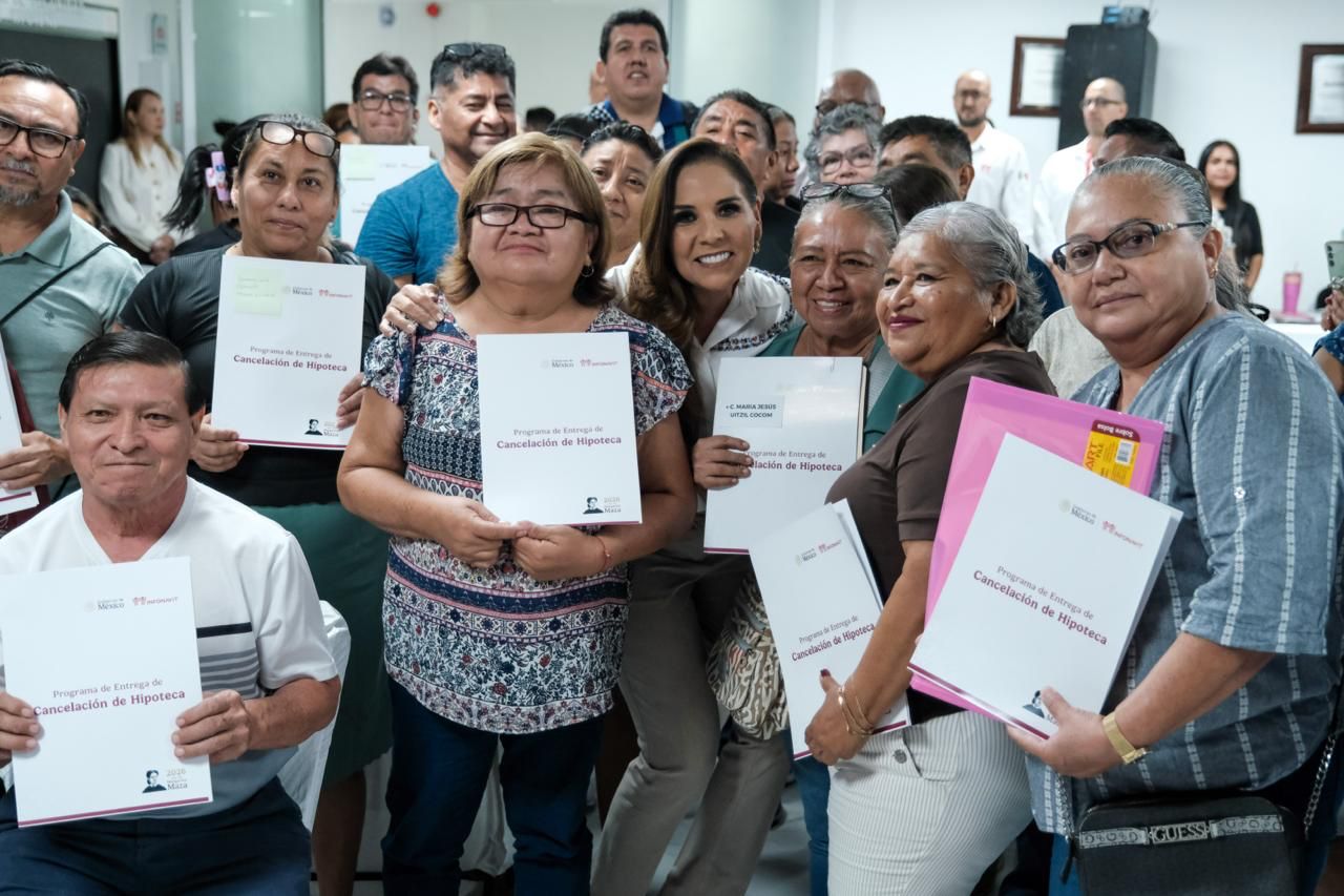 Cancelan hipotecas del Infonavit a 100 familias de Quintana Roo