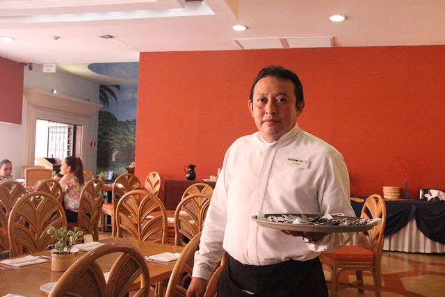 Niños de Tixcocob amenizan velada en Holiday Inn