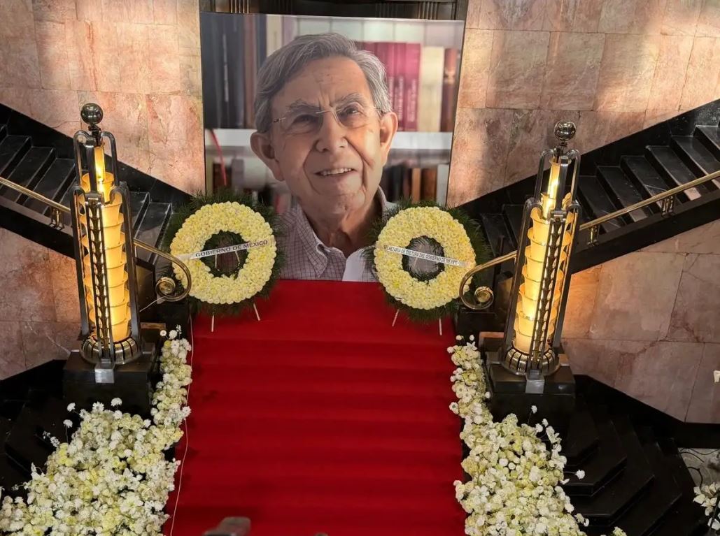 Rinden homenaje a Cuauhtémoc Cárdenas en Bellas Artes con aplausos y música de Michoacán