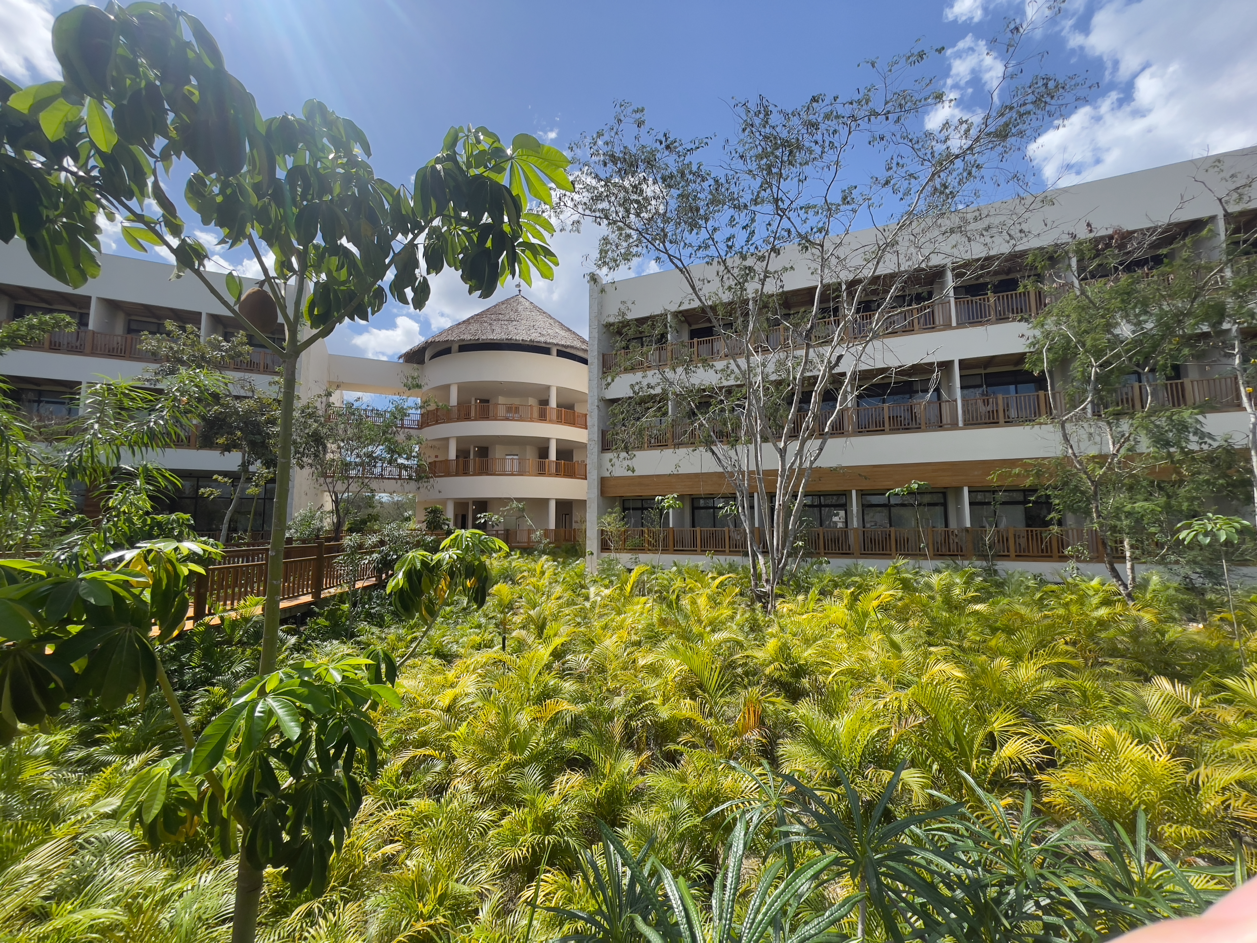 Alcaldía de Campeche clausura Hotel Tren Maya Edzná por irregularidades en construcción y seguridad 