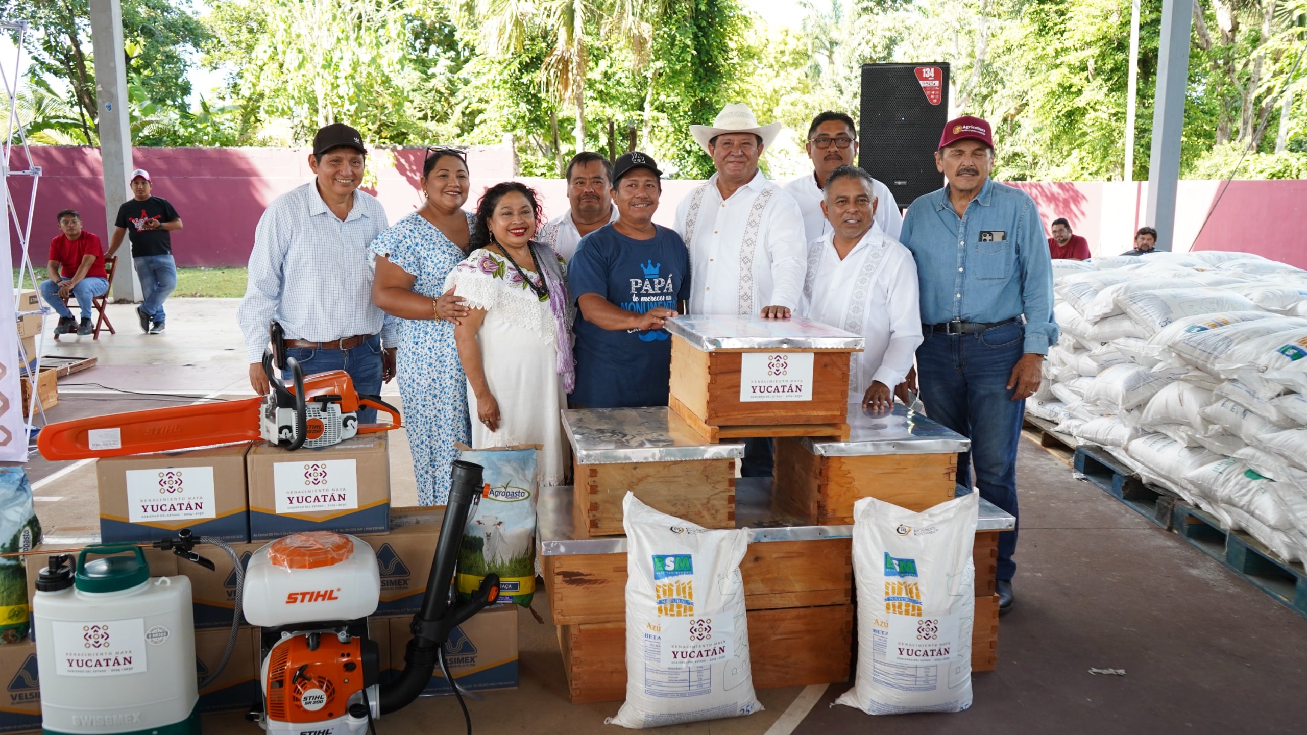 Entregan apoyos a 700 productoras y productores de seis municipios de Yucatán