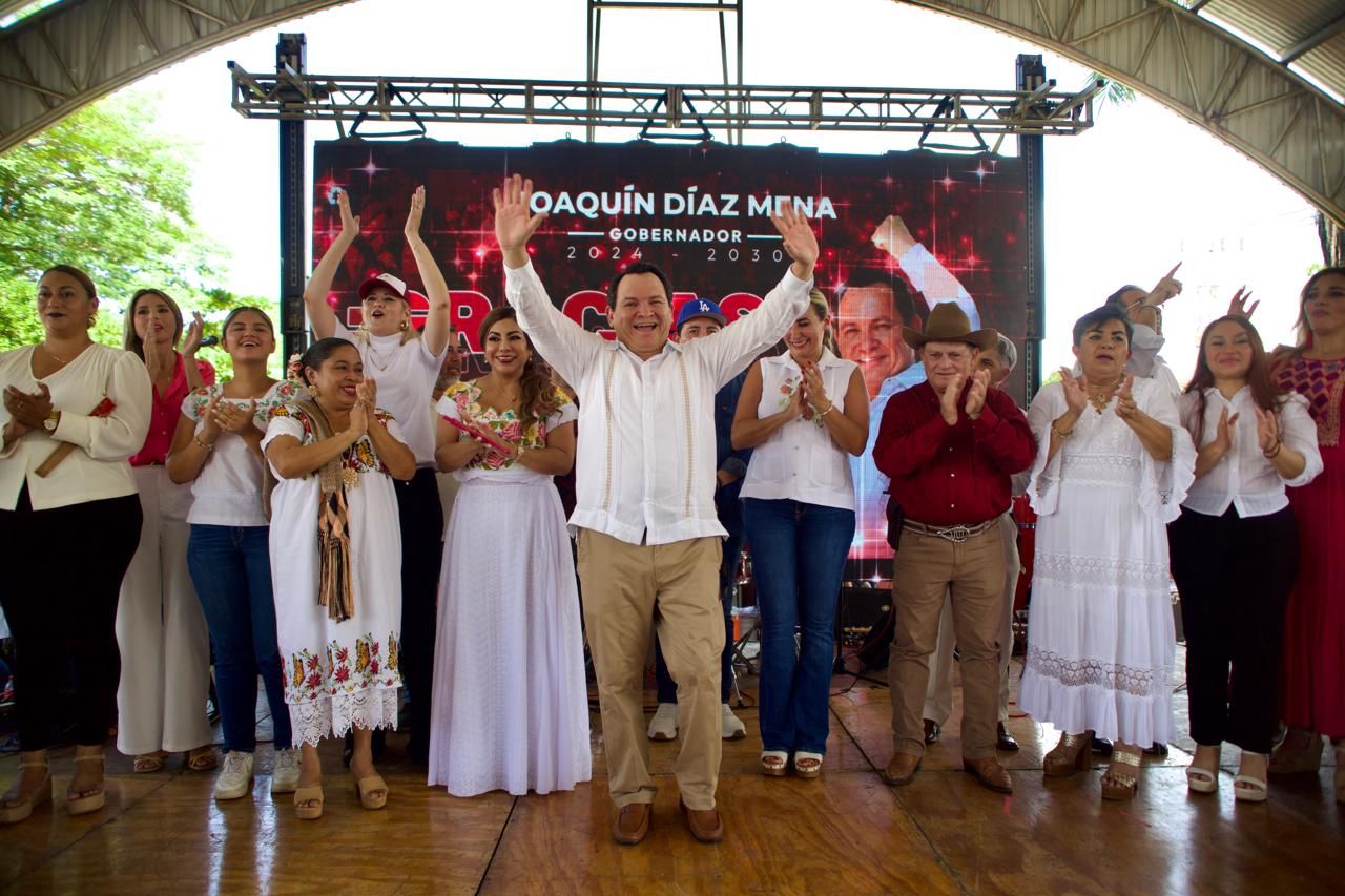 'Huacho' Díaz celebra su cumpleaños 50 en Xul, comisaría de Oxkutzcab