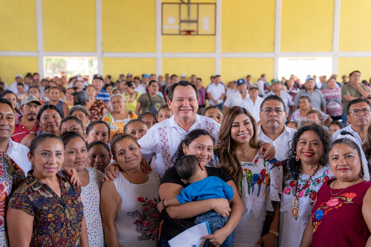 Díaz Mena encabeza jornada de registros al programa Mujeres Renacimiento en Ticul y Tekit