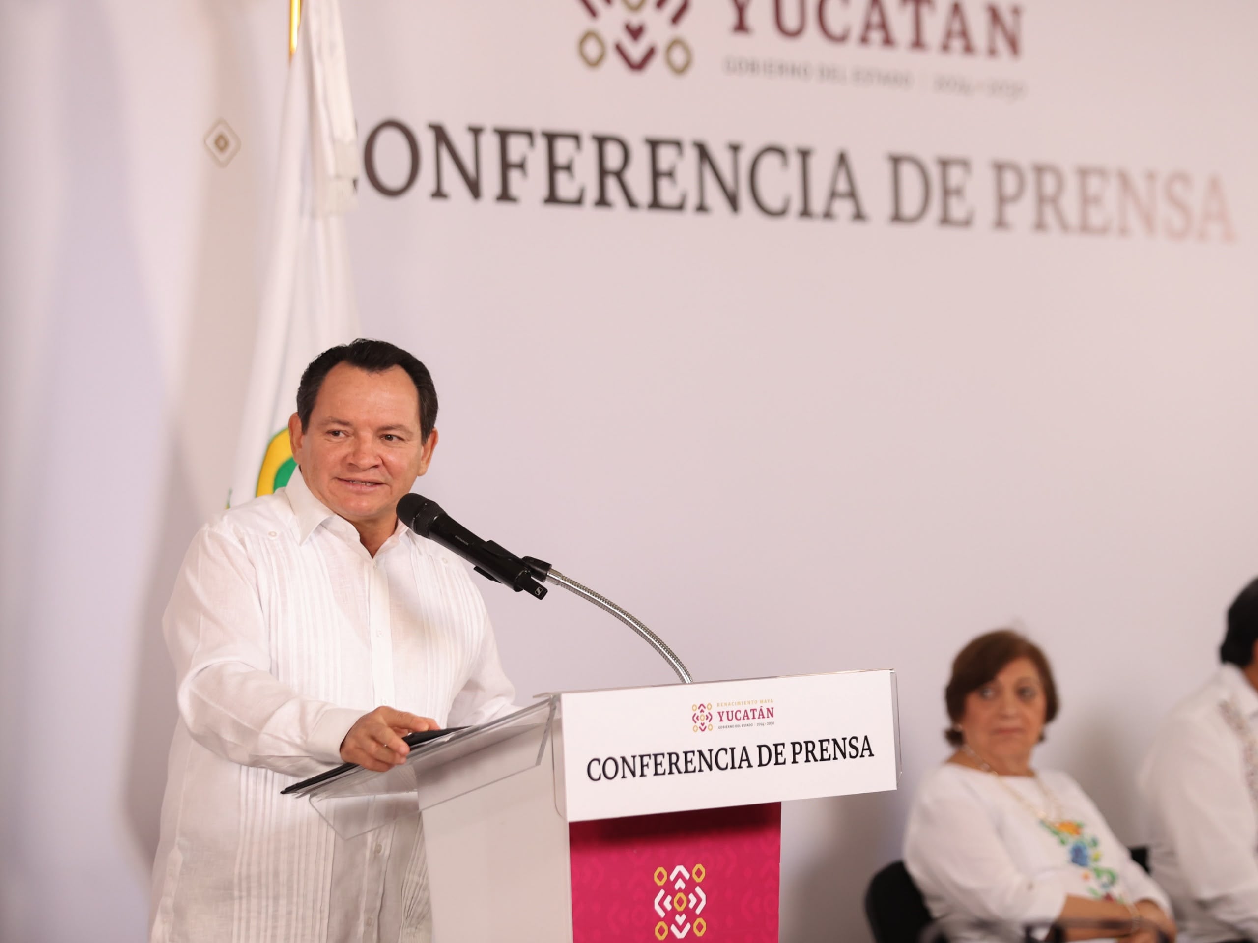 Joaquín Díaz Mena llama a funcionarios a renunciar si buscan una candidatura en 2027