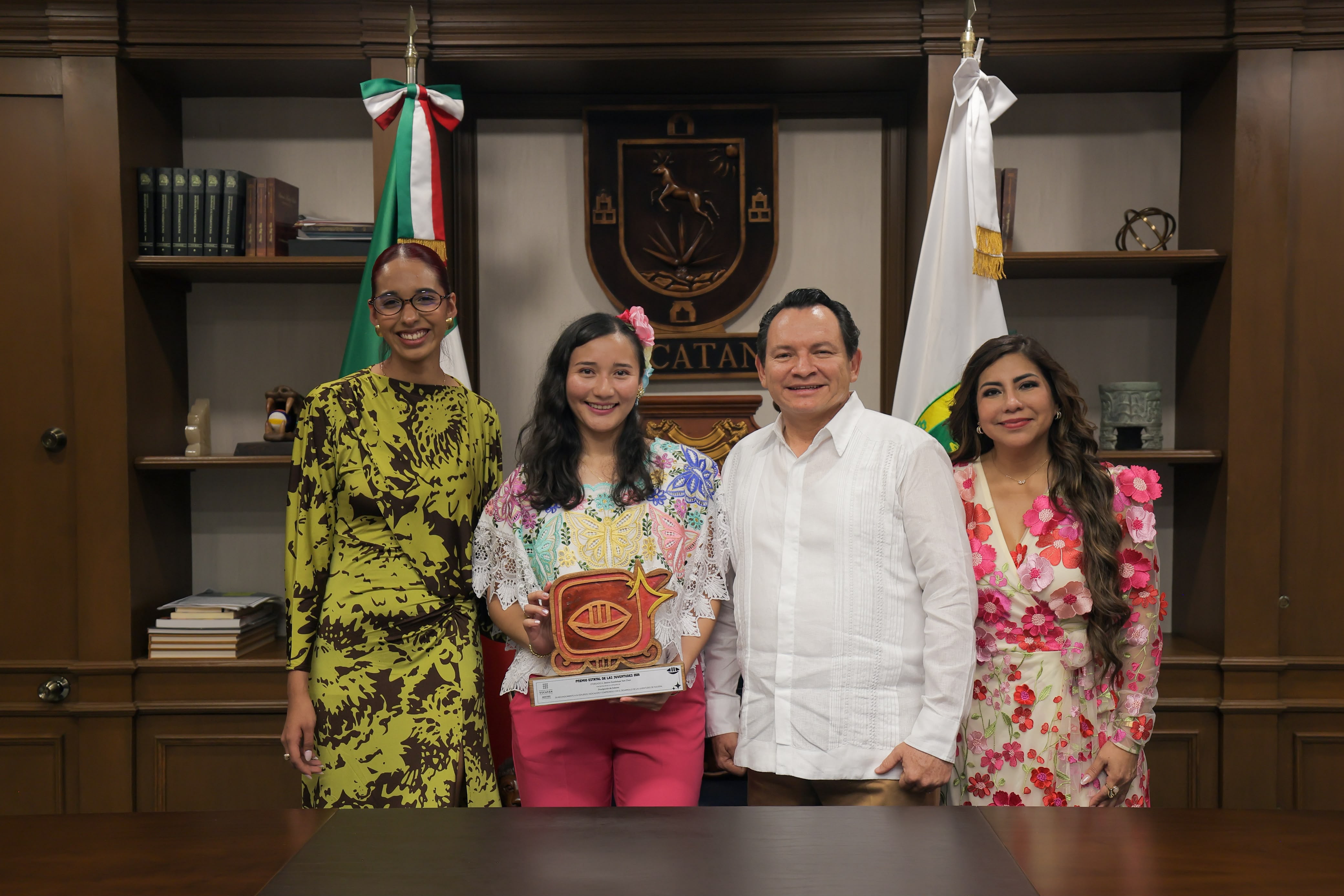 Reconocen a 13 jóvenes y dos colectivos con el Premio Estatal de las Juventudes 2026