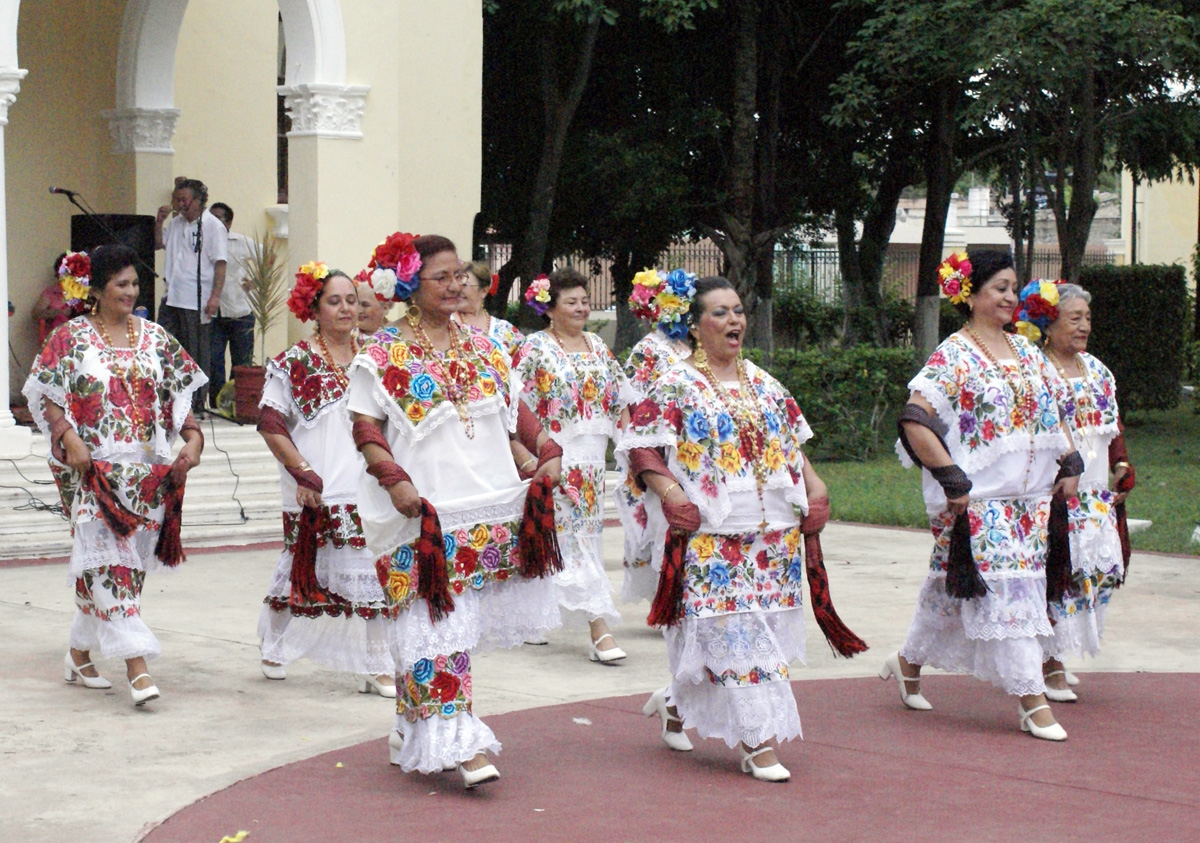 Función multidisciplinaria hecha por adultos mayores