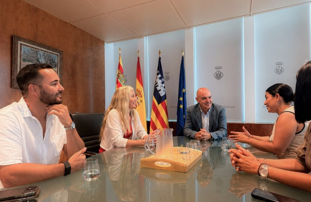 Municipios de Playa del Carmen e Ibiza refuerzan alianza empresarial y cultural