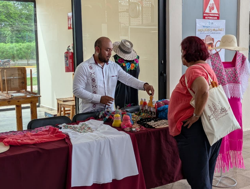 Difunden talento artesanal local en estación Tren Maya en Calkiní