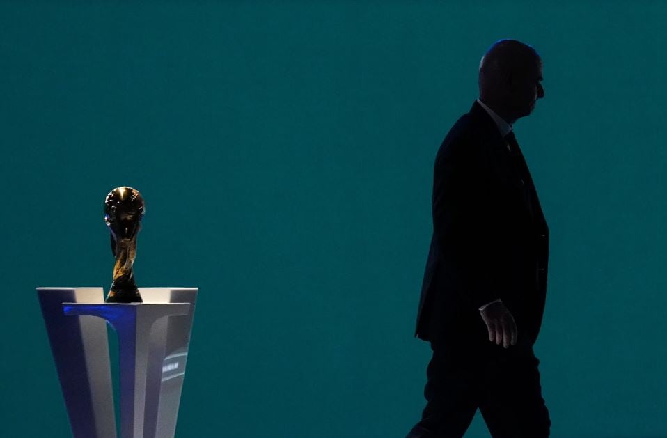 Infantino recibe apoyo interno en reunión ante crisis y sigue como presidente de FIFA