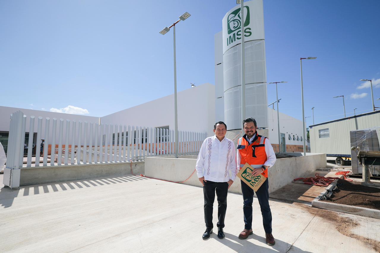 Díaz y Robledo supervisan avances del Hospital General de Ticul y del IMSS en Francisco de Montejo