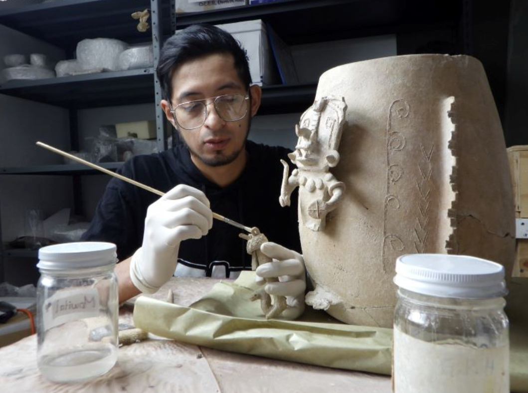 INAH restaura cerca de mil piezas prehispánicas halladas en la ruta del Tren Maya