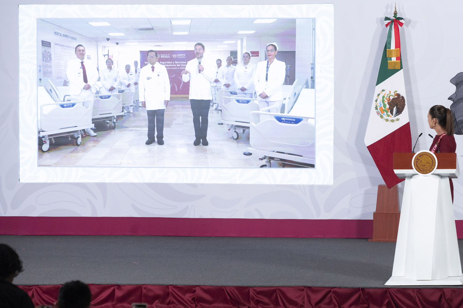 Sheinbaum proyecta creación de más 9 mil camas hospitalarias y 50 hospitales en su sexenio