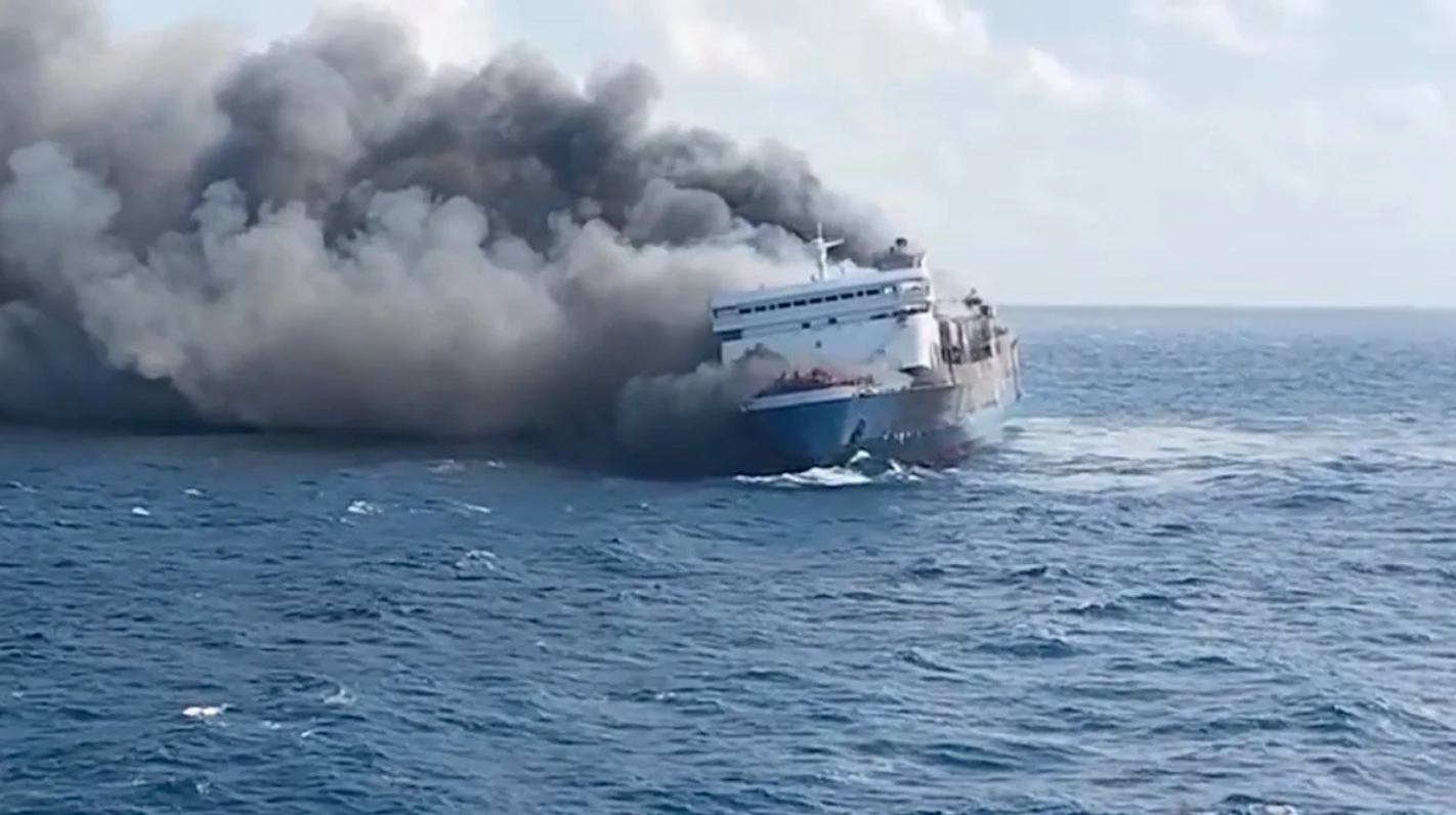 Indonesia finaliza el rescate de más de 200 personas tras incendio en ferry; hay cinco muertos