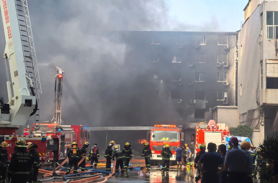 Incendio en fábrica de calzado deja 28 muertos en China