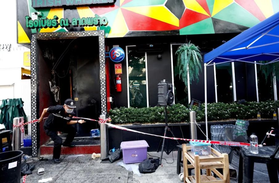 Al menos 27 personas mueren en el incendio de un bar de Bangkok