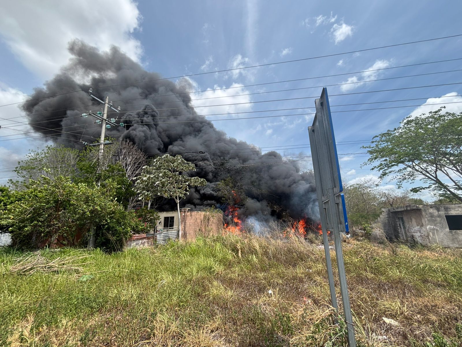 Detienen a un hombre por provocar incendio en Kanasín