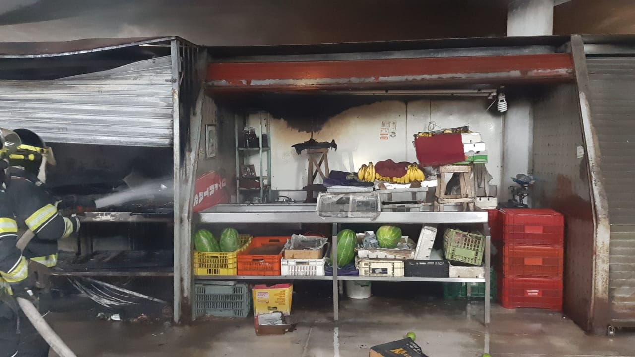 Se incendia local del mercado Santa Ana en Mérida