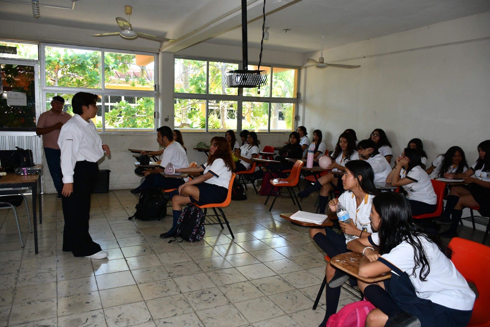 Padres de familia piden clases de maya para todo Campeche