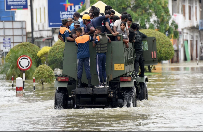 Siguen desaparecidas más de 800 personas por inundaciones en Indonesia, Sri Lanka y Tailandia