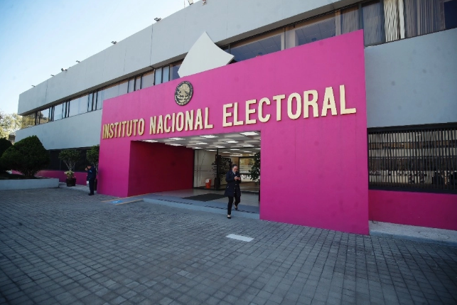 Claudia Arlett Espino renuncia a la secretaría ejecutiva del INE por problemas de salud