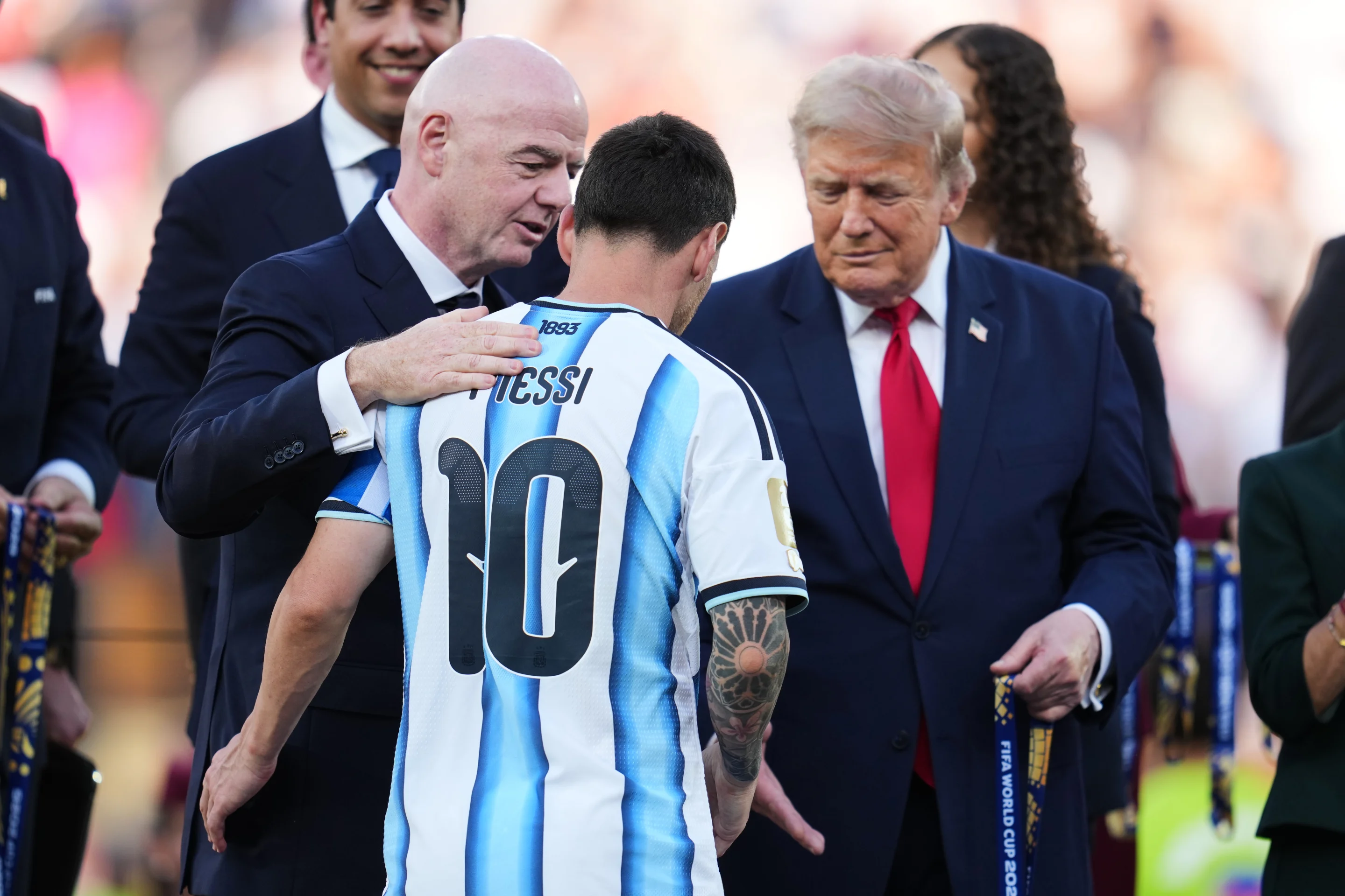 Para el presidente de La Liga, Infantino debería dimitir por ''destruir la industria del futbol''