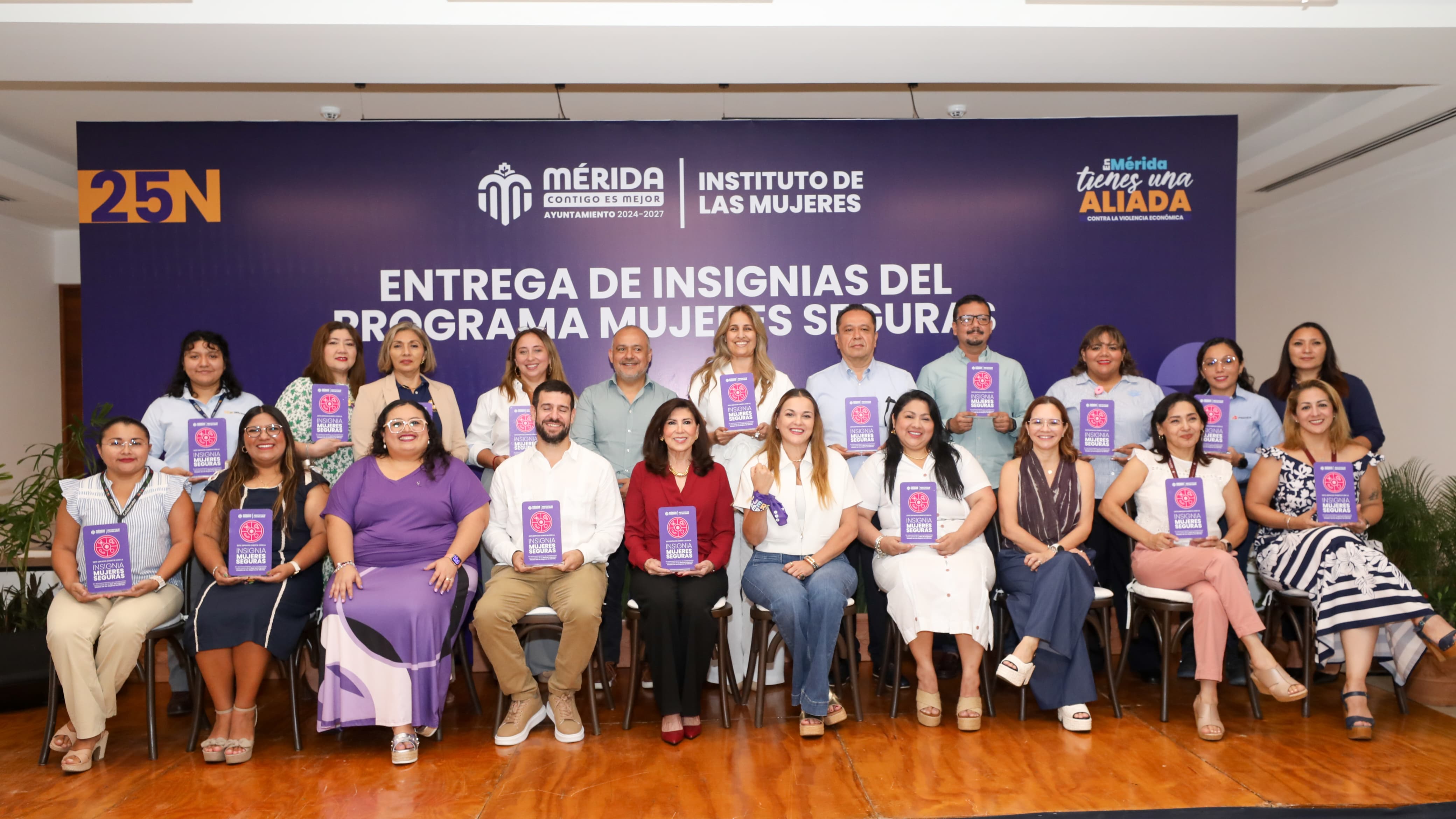 Ayuntamiento de Mérida reconoce a 18 empresas con el distintivo ''Insignias Mujeres Seguras''